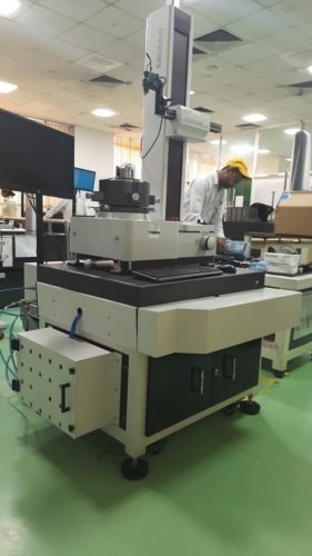 Roundness Testers on Low-Frequency Pneumatic Anti-Vibration Tables with Auto-Leveling
